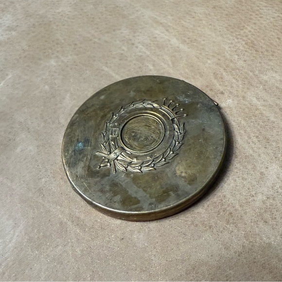 Vintage Gold Color Mirror Compact Without Mirror - Picture 1 of 7